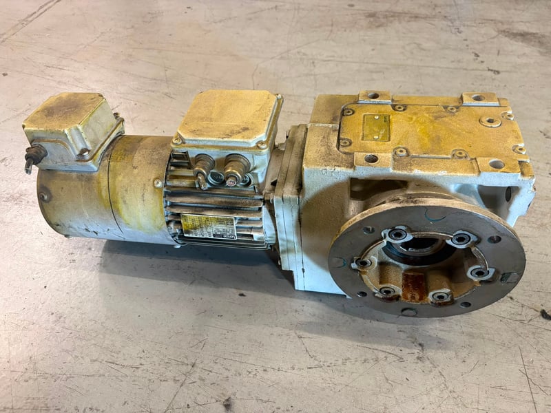 MDEMA1M080-32 Lenze Motor with gearbox GSS06-2M HAK 080C32 for MAN Lithoman IV