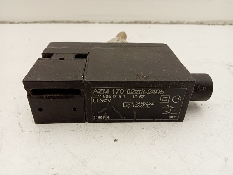 AZM 170-02ZRK-2405 Schmersal Safety Component