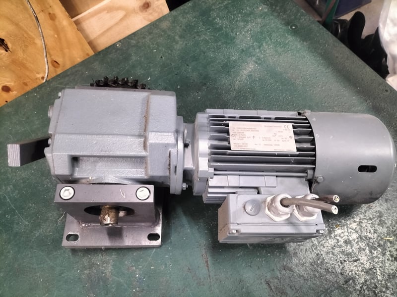 01.1303322401.0001X09 Sew-Eurodrive Electric Motor With Gear Unit