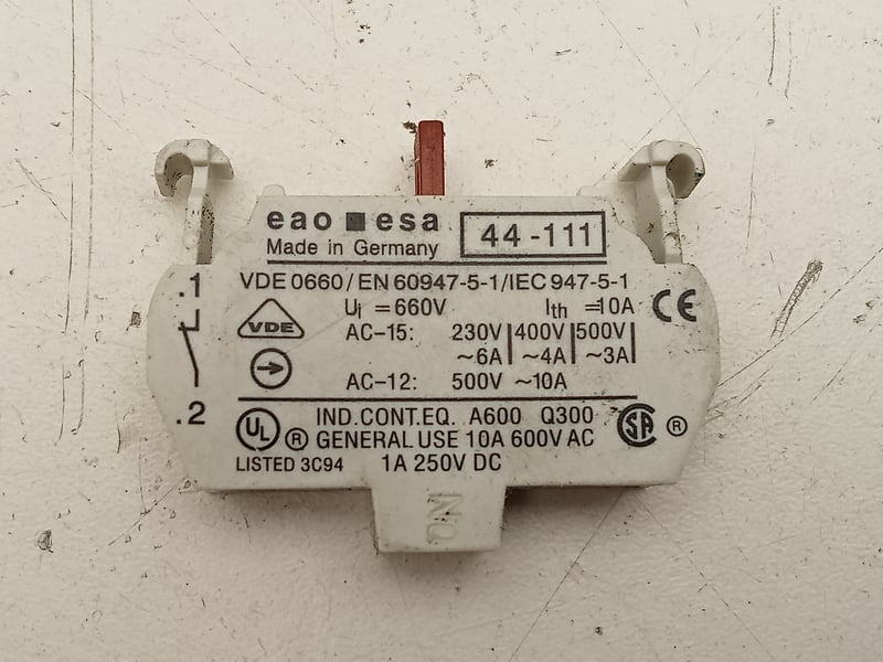 VDE 0660/EN 60947-5-1/IEC947-5 1 EAO Switch