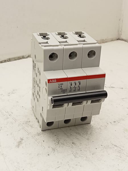 2CDS 253 001 R0064 ABB S 203 - C6
