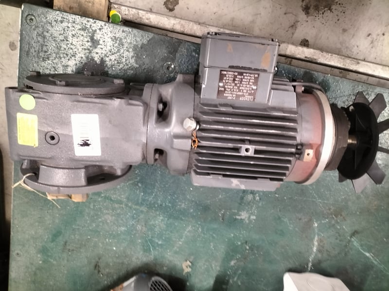 CF21-A90SP/8/4-L8/4N Flender Three-Phase AC Geared Motor