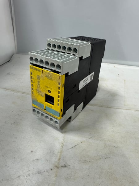 3RK1105-1AE04-0CA0 Siemens Safety Monitor
