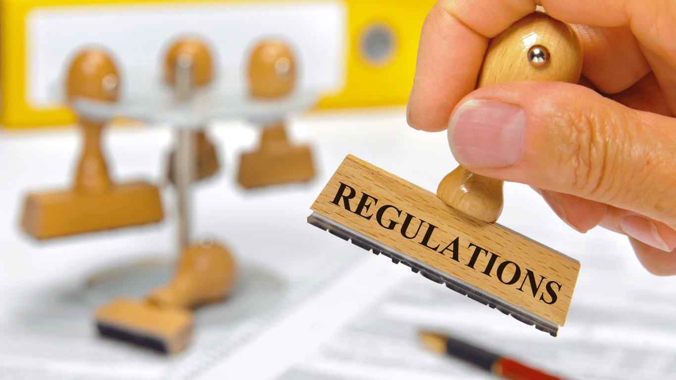Cumplimiento regulatorio y supervisión de los brokers compatibles con 4UProfit
