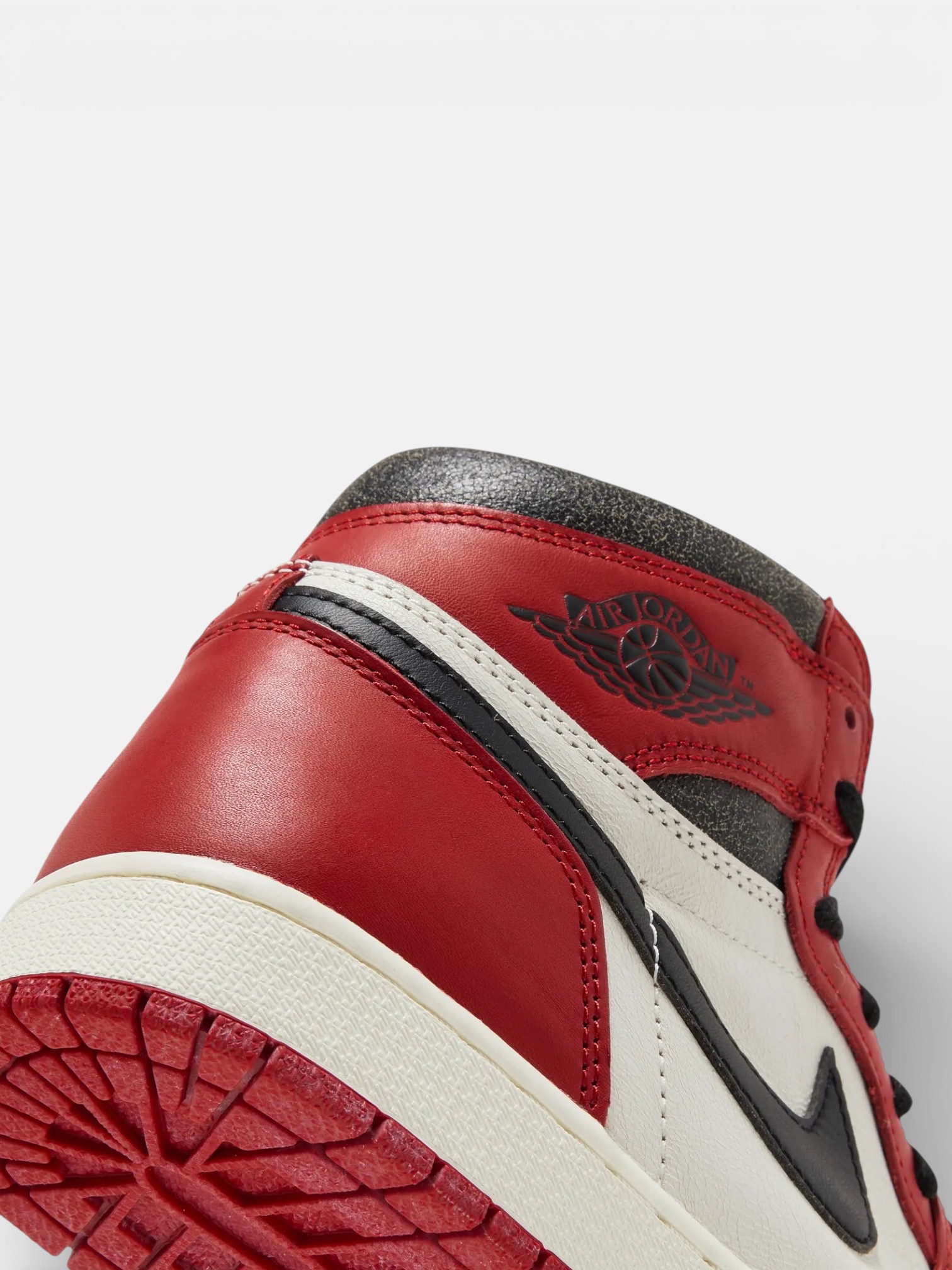 Jordan Jordan 1 Retro High OG Chicago Lost and Found – detail view in premium quality with AA+ craftsmanship