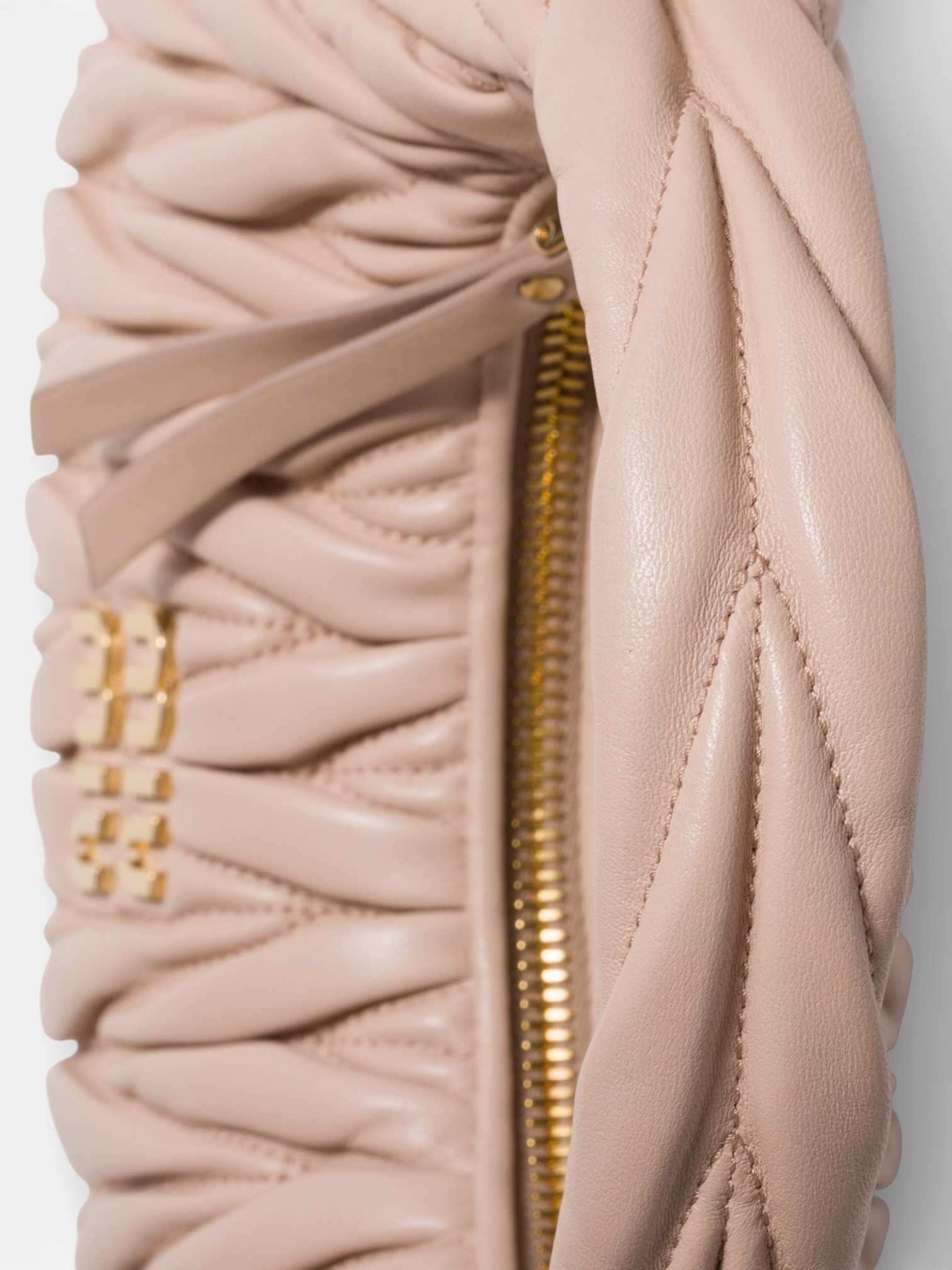 MiuMiu MiuMiu Wander Leather Bag Powder Pink – detail view in premium quality with AA+ craftsmanship