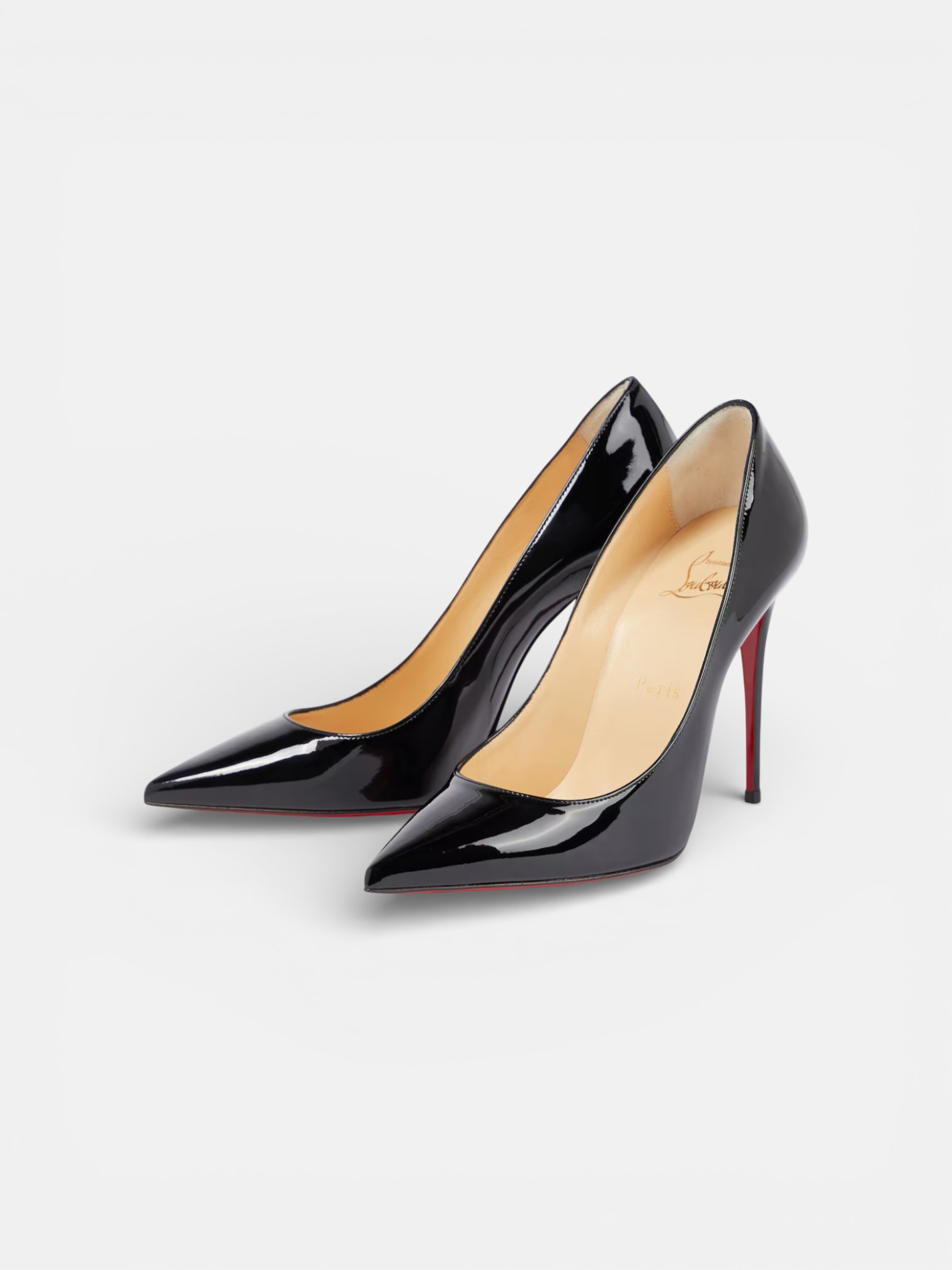 Louboutin Louboutin Kate 554 Pumps Black – close-up detail view in premium quality with AA+ craftsmanship