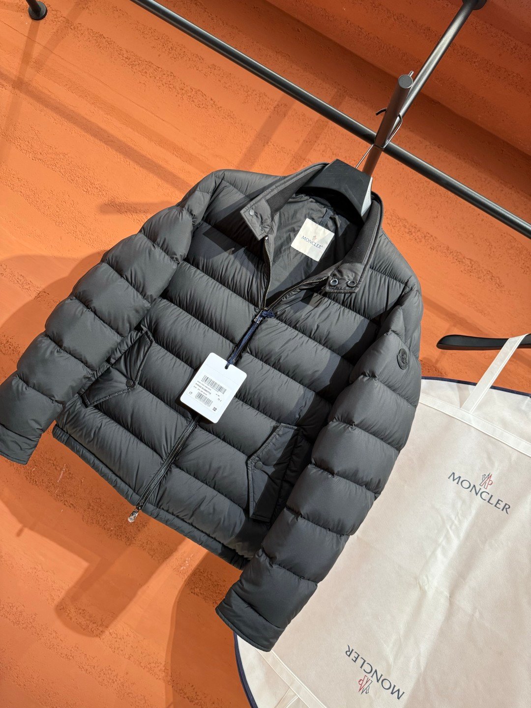 Moncler Moncler Puffer Jacket Full Black – close-up detail view in premium quality with AA+ craftsmanship