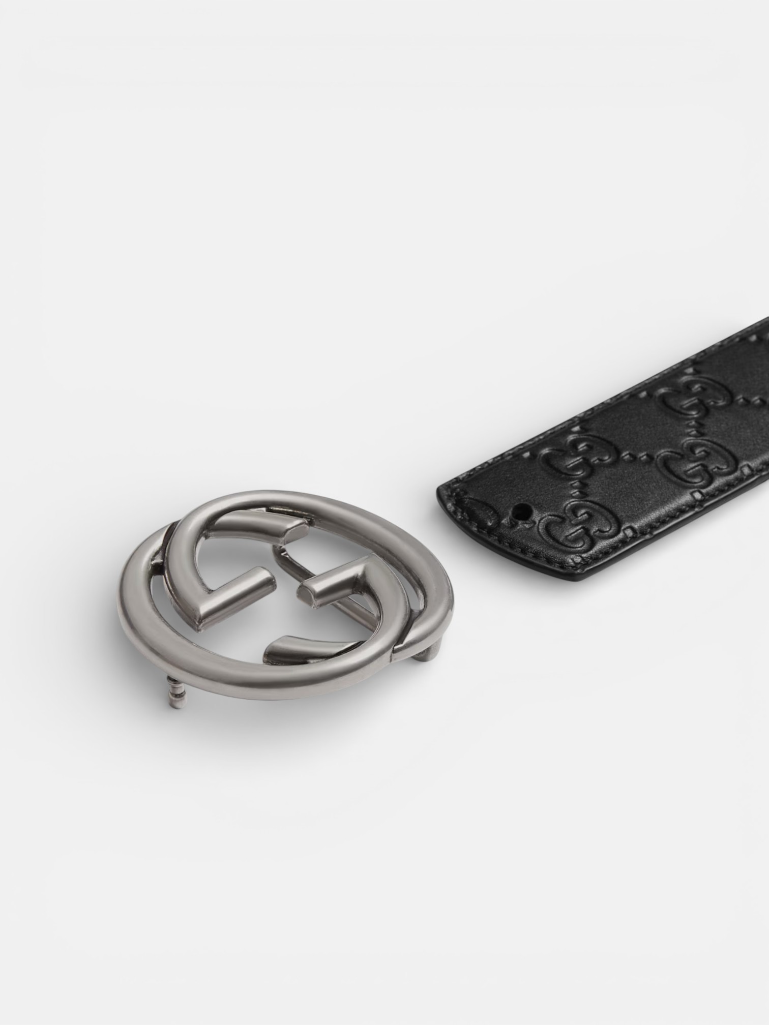 Gucci Gucci Reversible Belt with Interlocking G Buckle Black Leather – close-up detail view in premium quality with AA+ craftsmanship