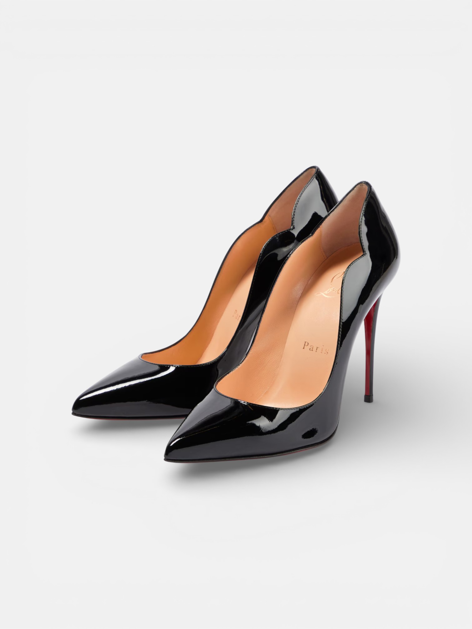 Louboutin Louboutin Hot Chick 100 Patent Leather Pumps Black – close-up detail view in premium quality with AA+ craftsmanship