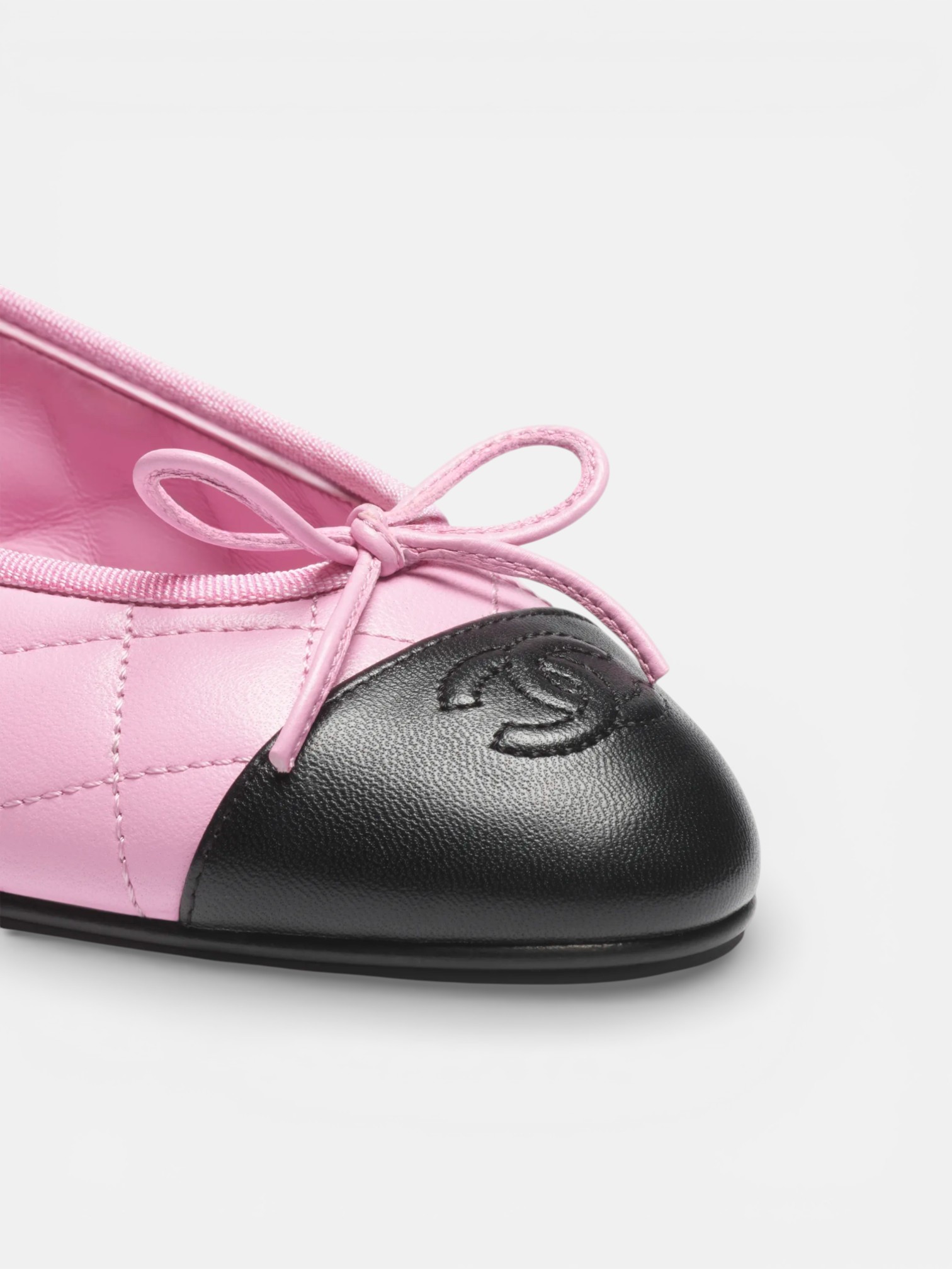 Chanel Chanel Ballet Flats Lambskin Pink Black – close-up detail view in premium quality with AA+ craftsmanship