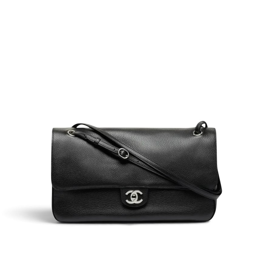 Chanel Maxi Flapbag in Grained Calfskin & Silver Metal Black - Image 1