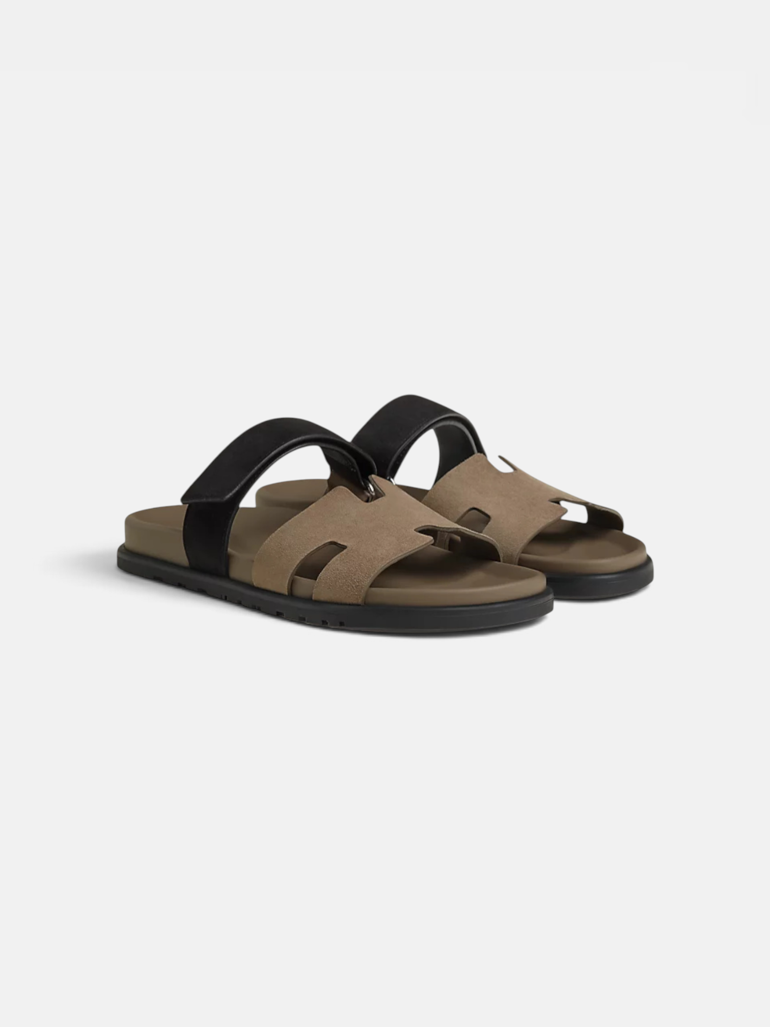 Hermes Hermes Chypre Sandal Etoupe / Noir – side profile view in premium quality with AA+ craftsmanship