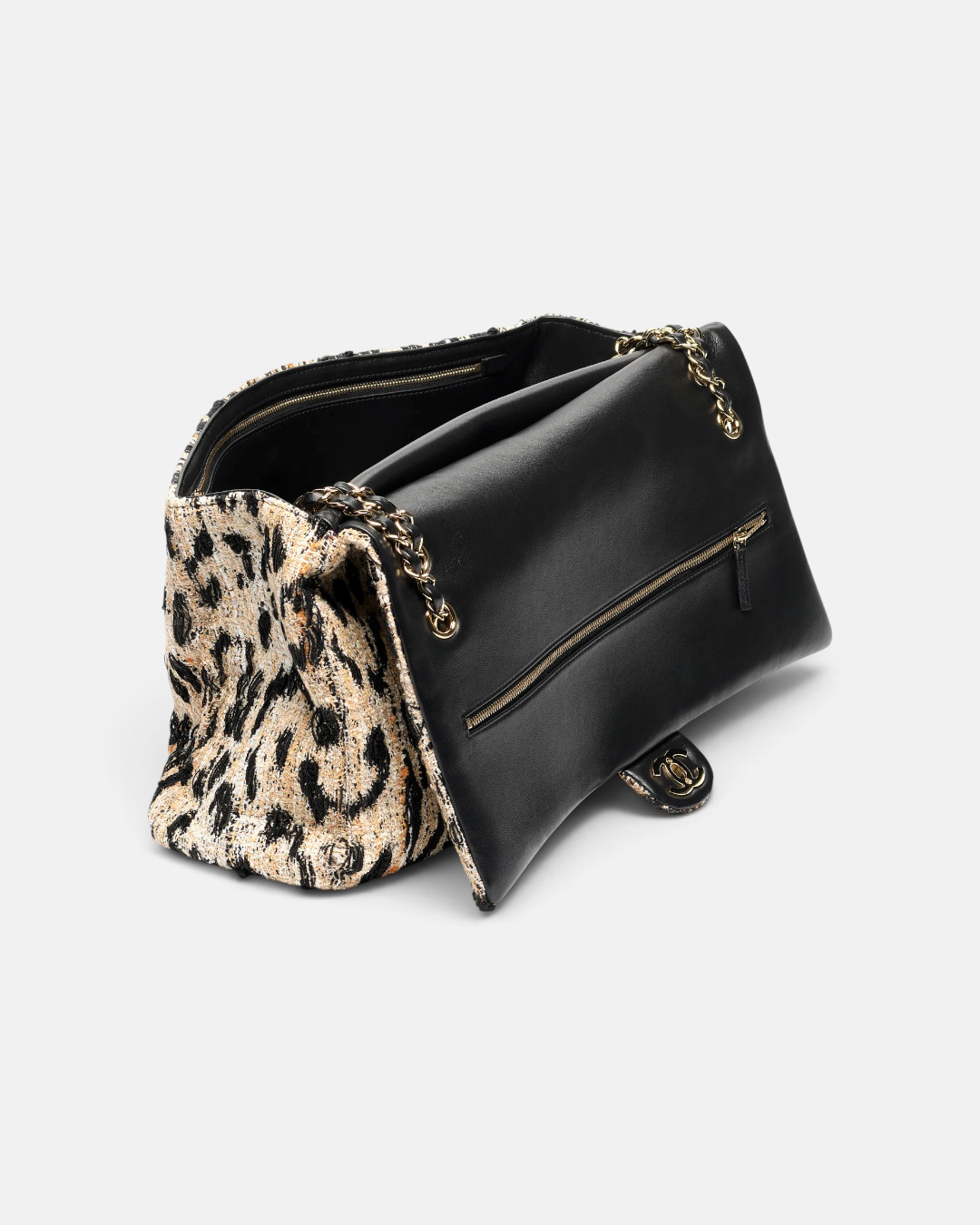Chanel Chanel Maxi Flap Bag Tweed, Mixed Fibers & Gold-Tone Metal Brown, Black & White – close-up detail view in premium quality with AA+ craftsmanship