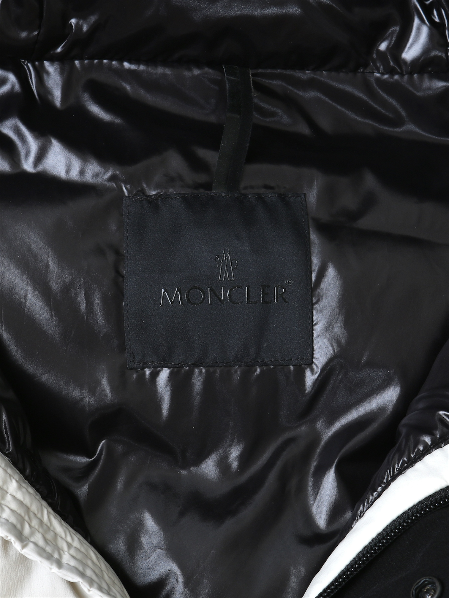 Moncler Moncler Madeira Down Jacket White – detail view in premium quality with AA+ craftsmanship