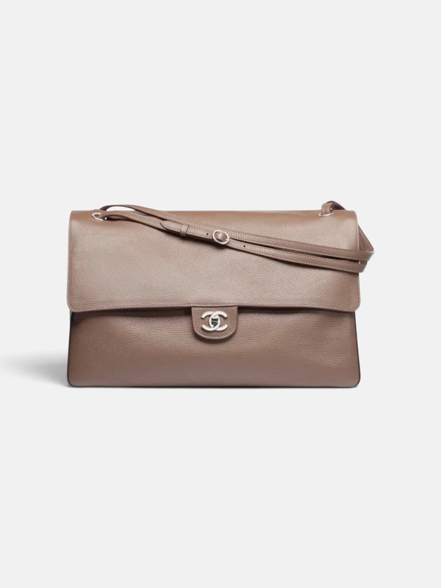 Chanel Maxi Flapbag in Grained Calfskin & Silver Metal Light Brown - Image 1