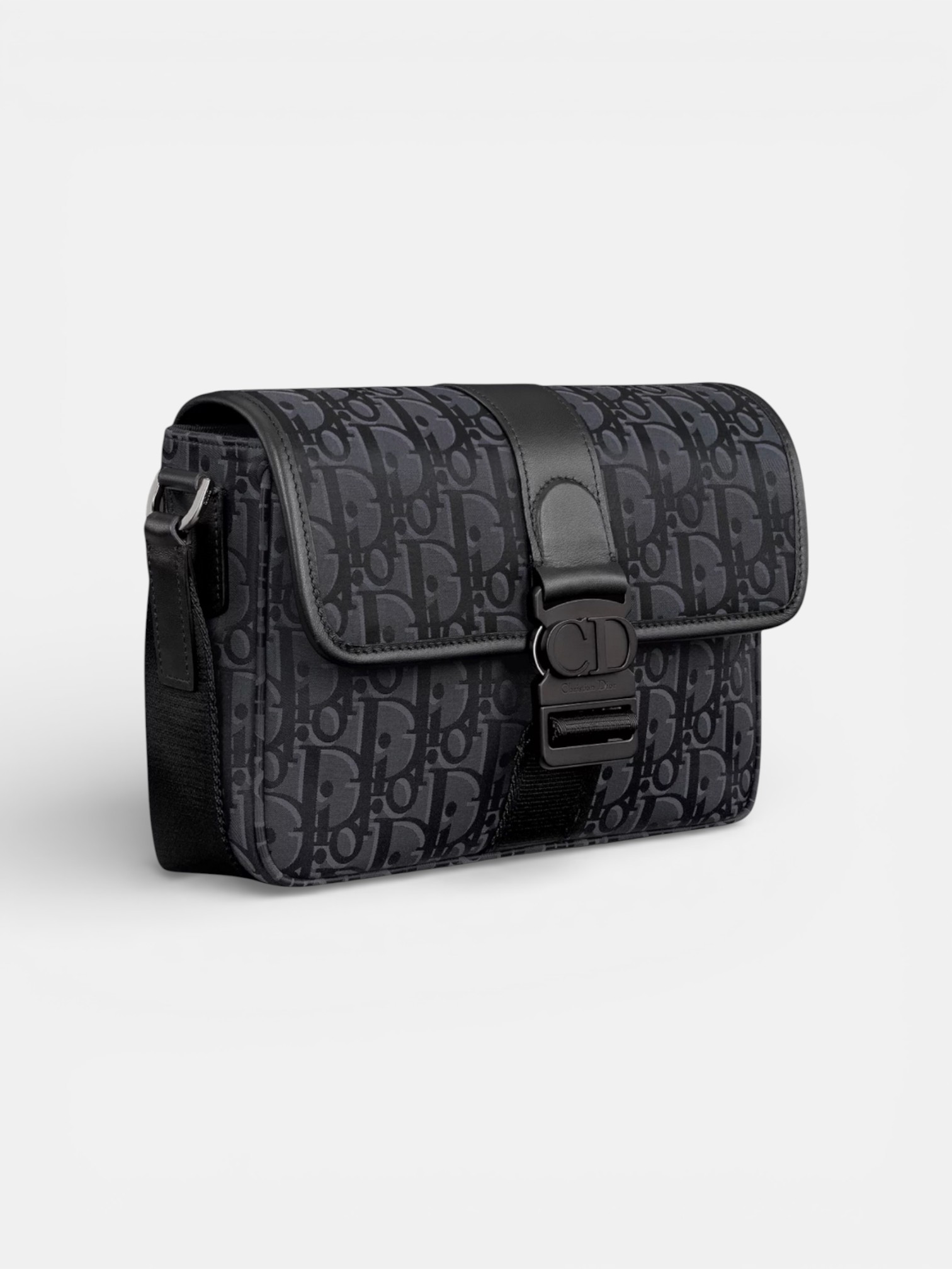 Dior Dior Trek Messenger Bag with Flap Black – close-up detail view in premium quality with AA+ craftsmanship