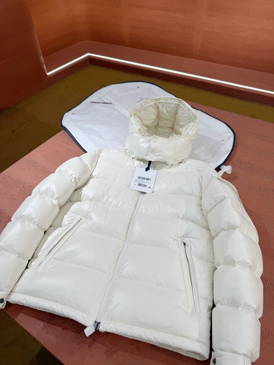 Moncler Moncler Puffer Jacket Pure White – close-up detail view in premium quality with AA+ craftsmanship