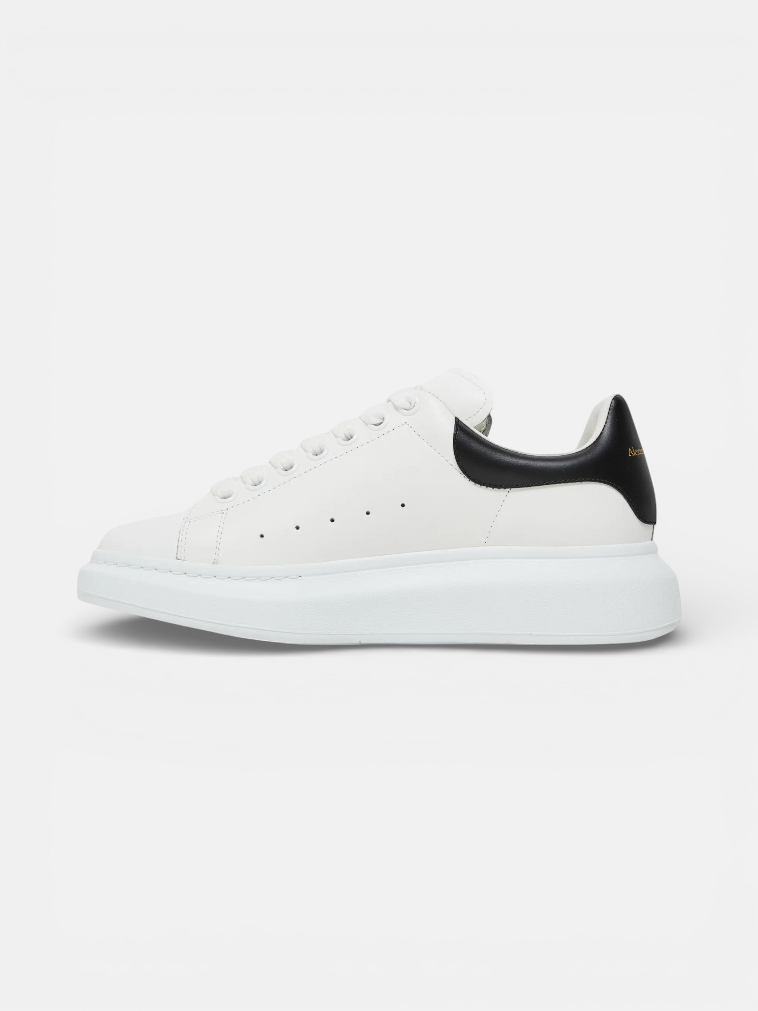 Alexander Alexander McQueen Sneaker White Black Leather – close-up detail view in premium quality with AA+ craftsmanship