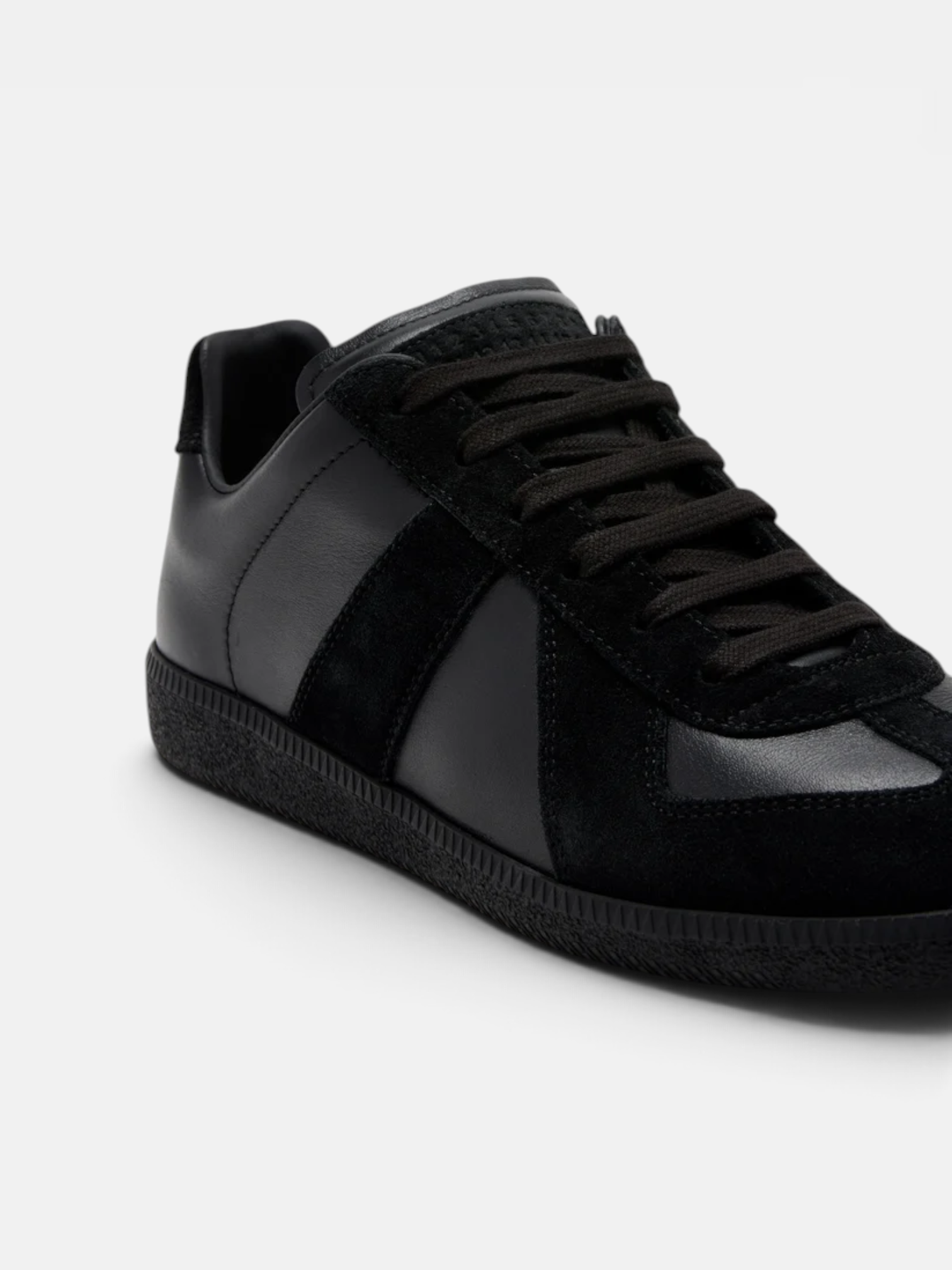 Maison Maison Margiela Replica Sneaker Full Black – side profile view in premium quality with AA+ craftsmanship