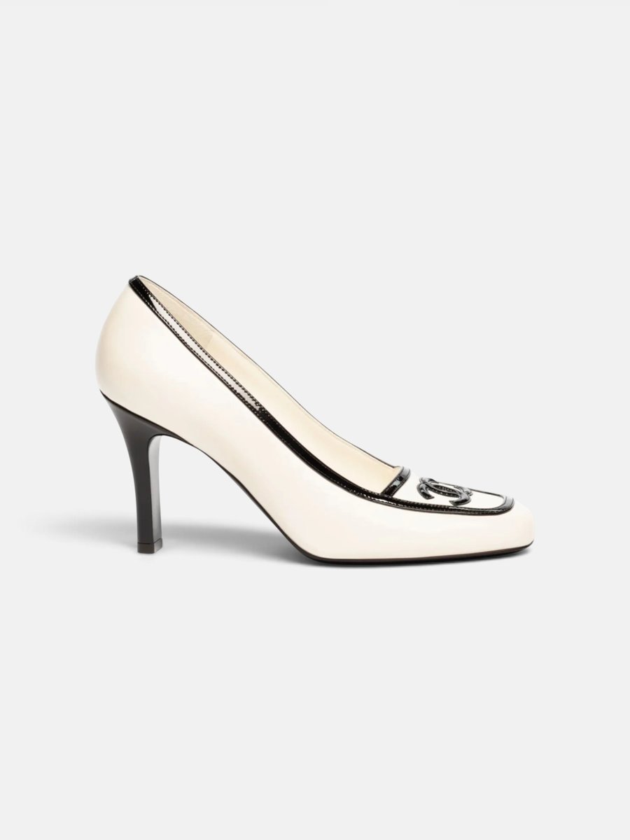 Chanel Pumps in Lambskin & Patent Calfskin White/Black