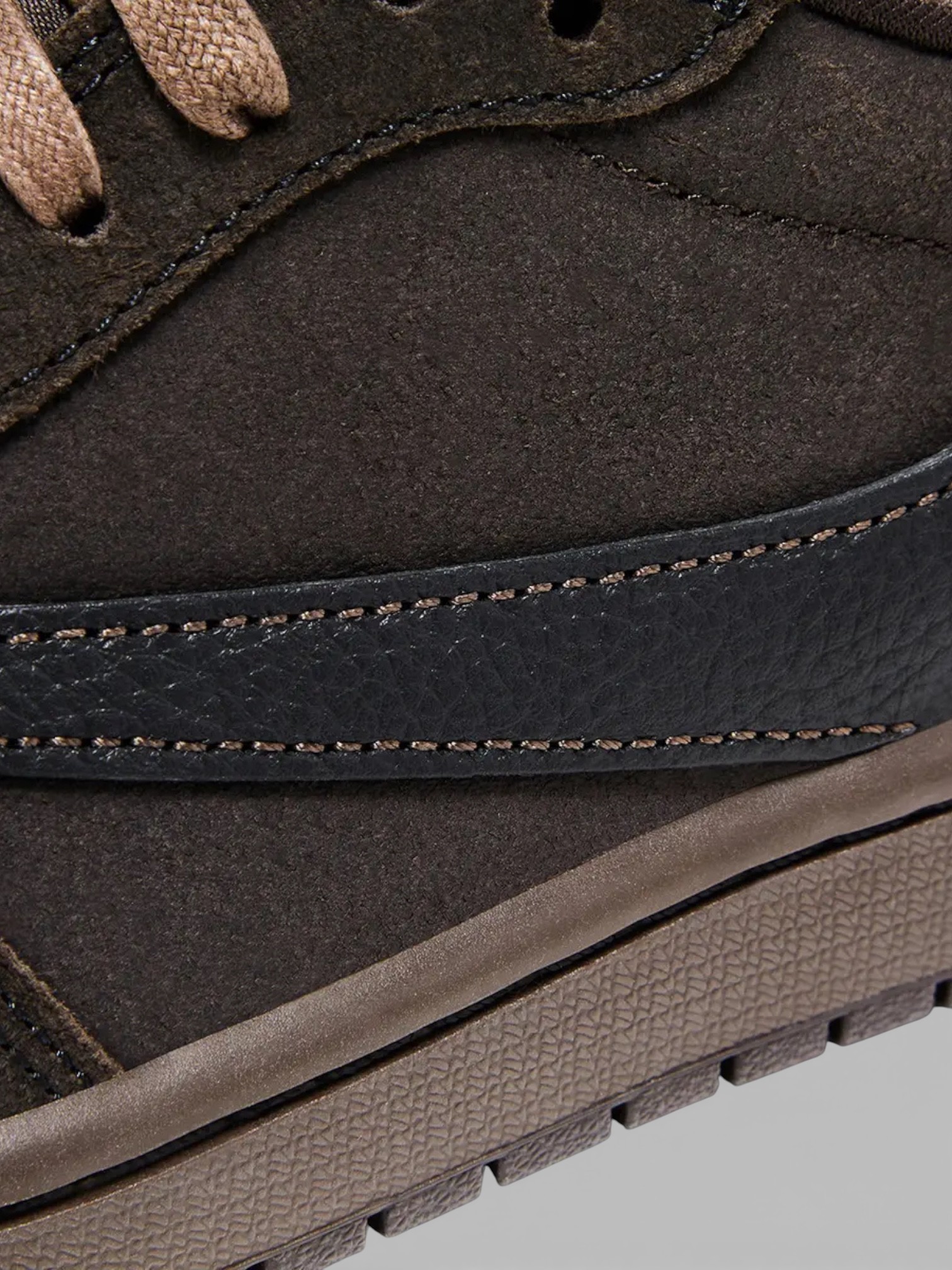 Jordan Jordan 1 Low Travis Scott Velvet Brown – detail view in premium quality with AA+ craftsmanship