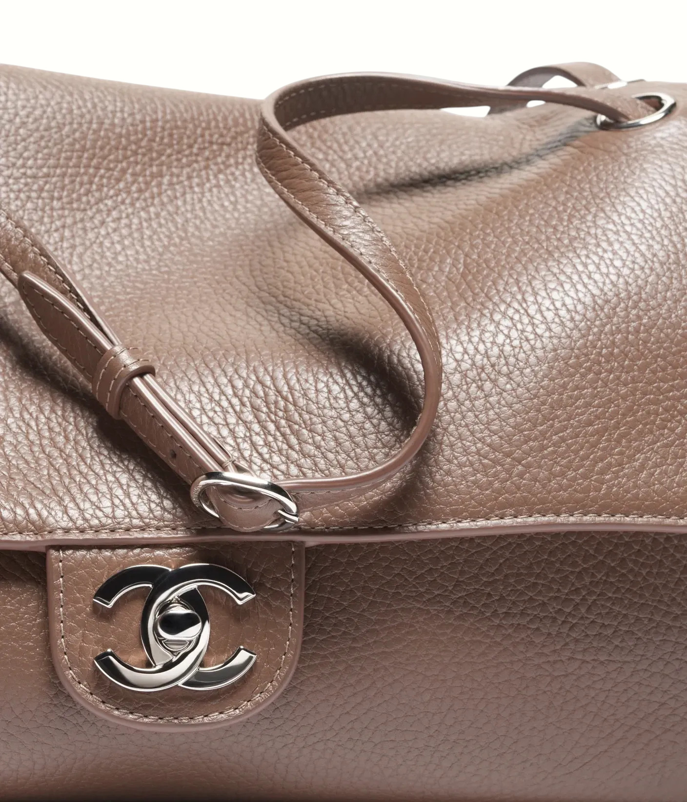 Chanel Chanel Maxi Flap Bag Light Brown Grained Calfskin & Silver Metal – detail view in premium quality with AA+ craftsmanship