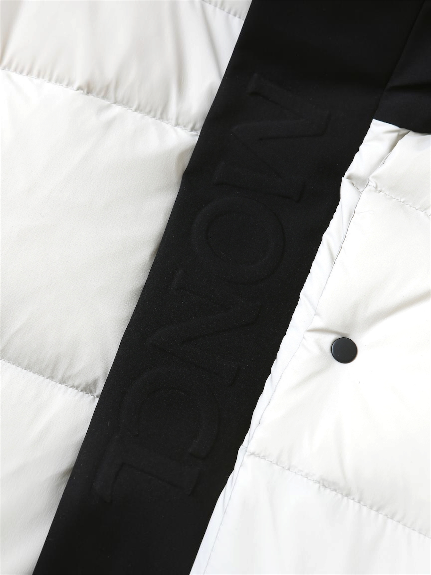 Moncler Moncler Madeira Down Jacket White – detail view in premium quality with AA+ craftsmanship