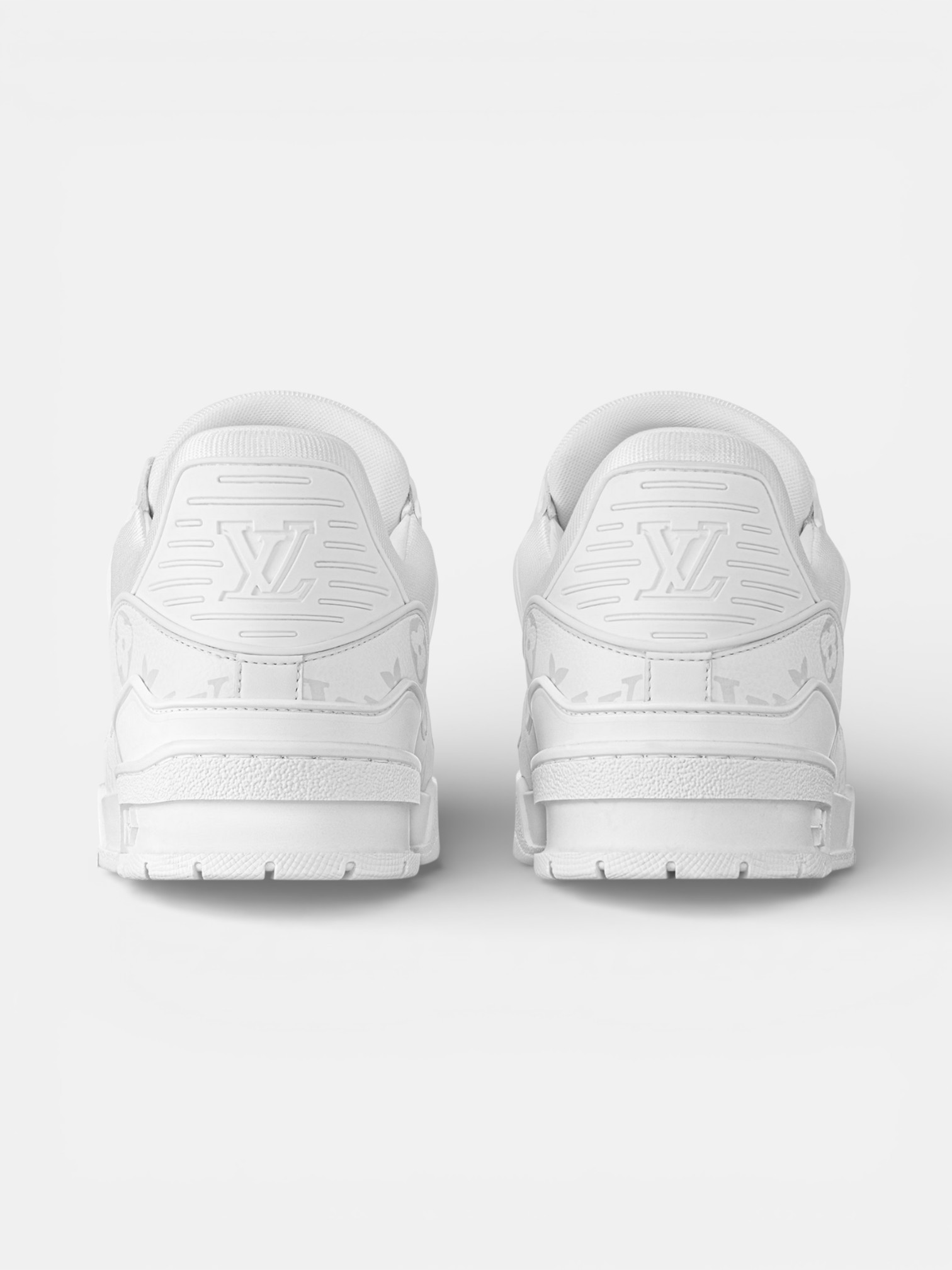 Louis Louis Vuitton Trainer All White – back view in premium quality with AA+ craftsmanship