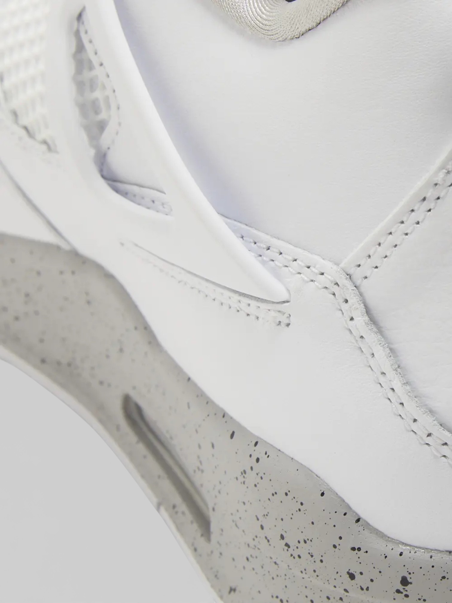 Jordan Jordan 4  Retro White Oreo – detail view in premium quality with AA+ craftsmanship