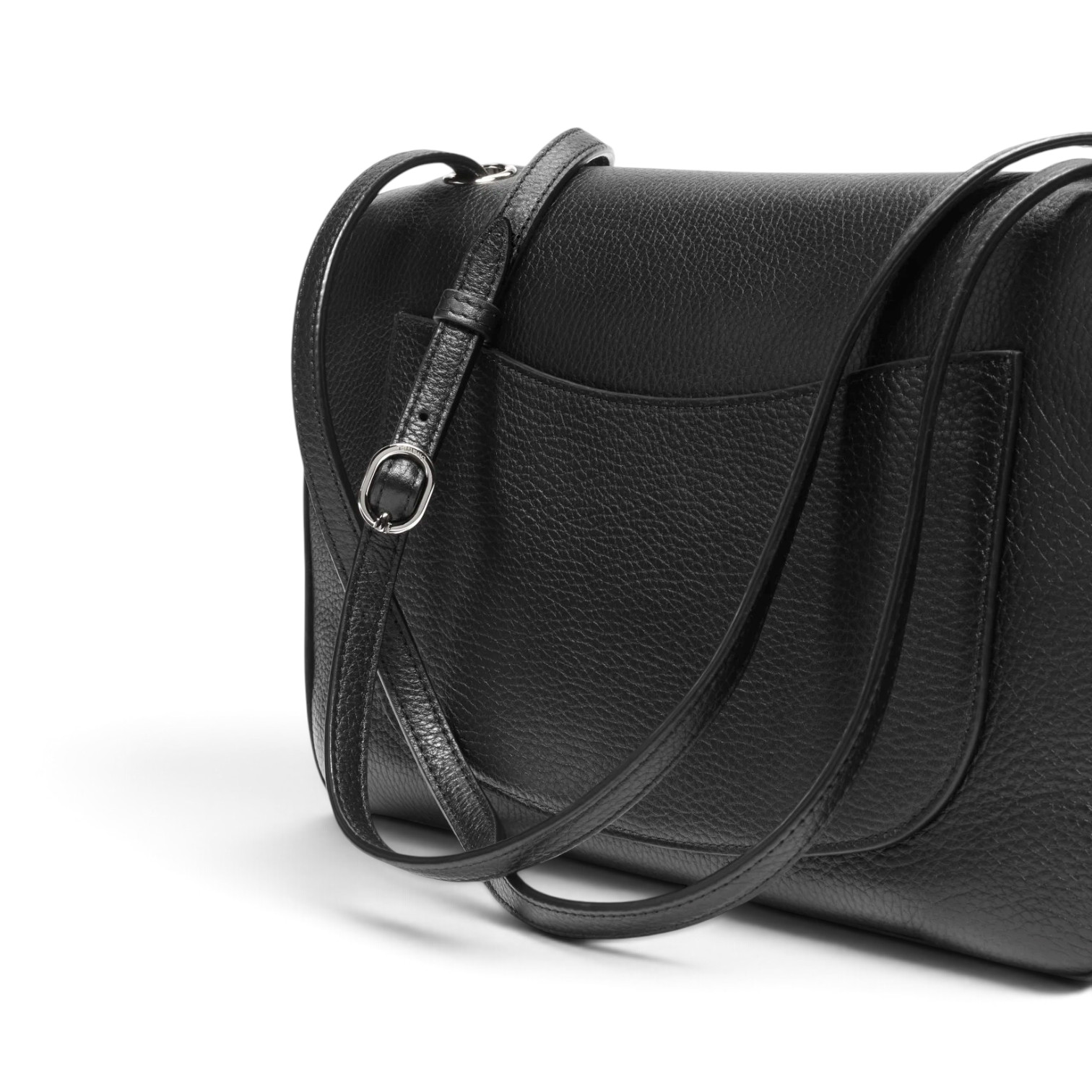 Chanel Chanel Maxi Flapbag in Grained Calfskin & Silver Metal Black – close-up detail view in premium quality with AA+ craftsmanship