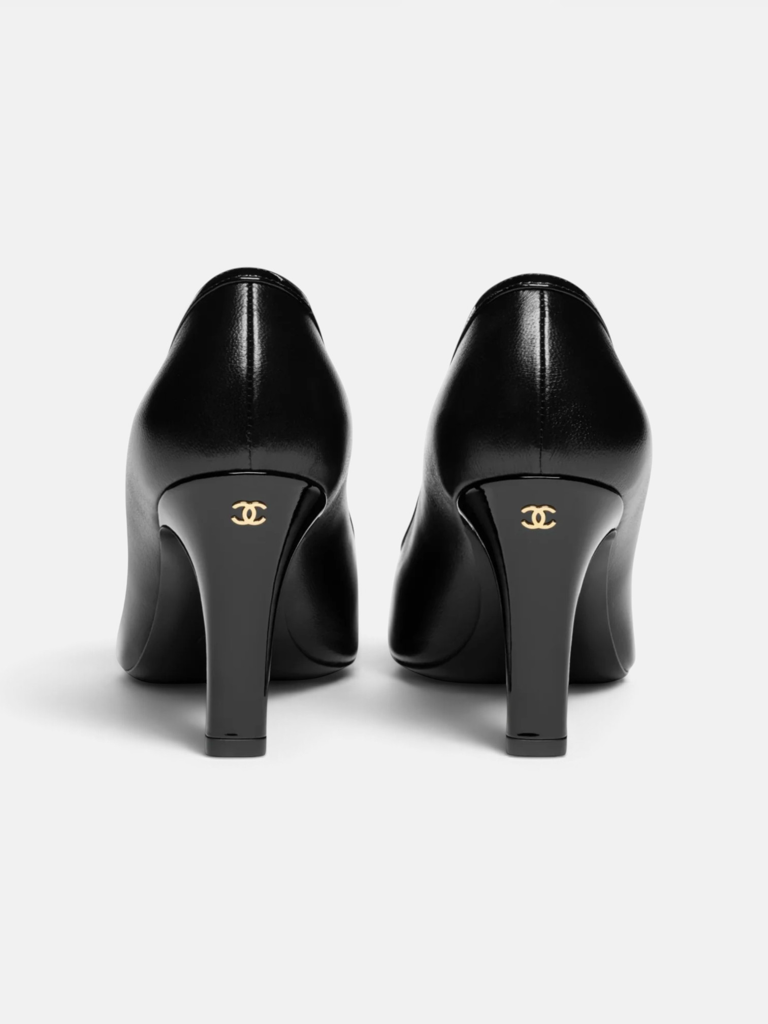 Chanel Chanel Chanel Pumps in Lambskin & Patent Calfskin Black – side profile view in premium quality with AA+ craftsmanship