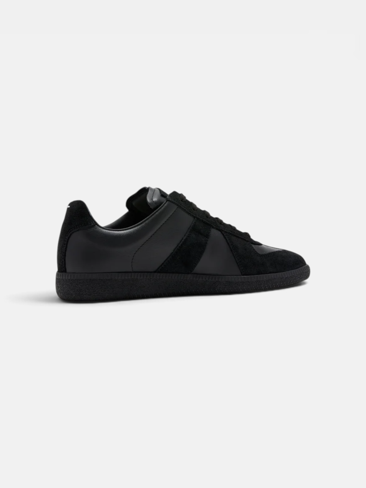 Maison Maison Margiela Replica Sneaker Full Black – close-up detail view in premium quality with AA+ craftsmanship