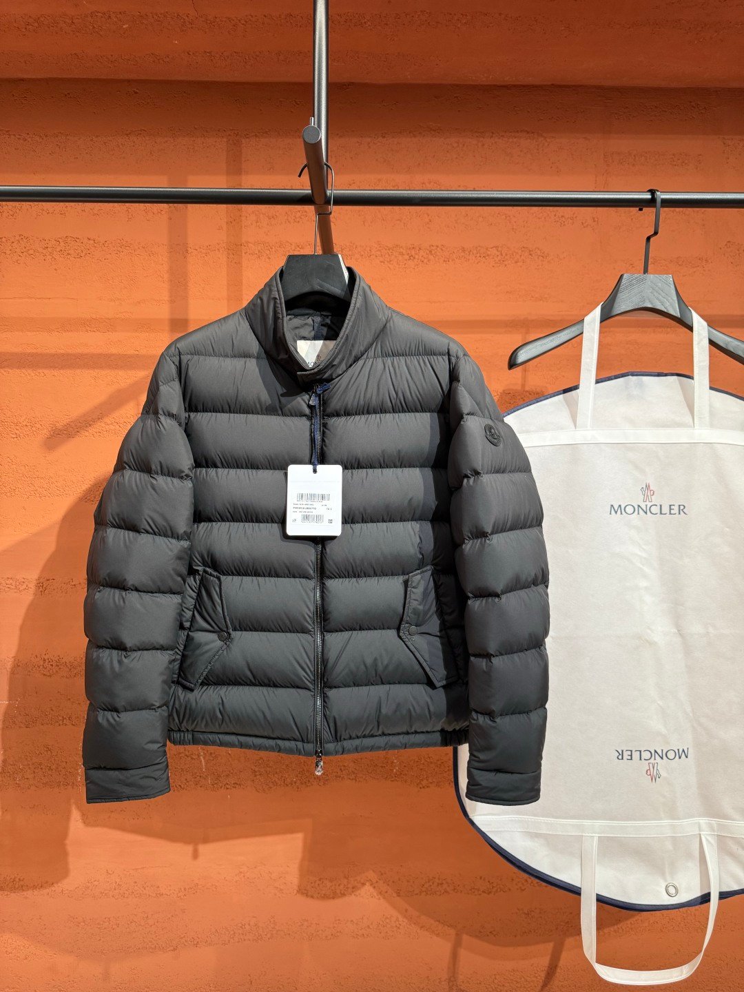 Moncler Moncler Puffer Jacket Full Black – side profile view in premium quality with AA+ craftsmanship
