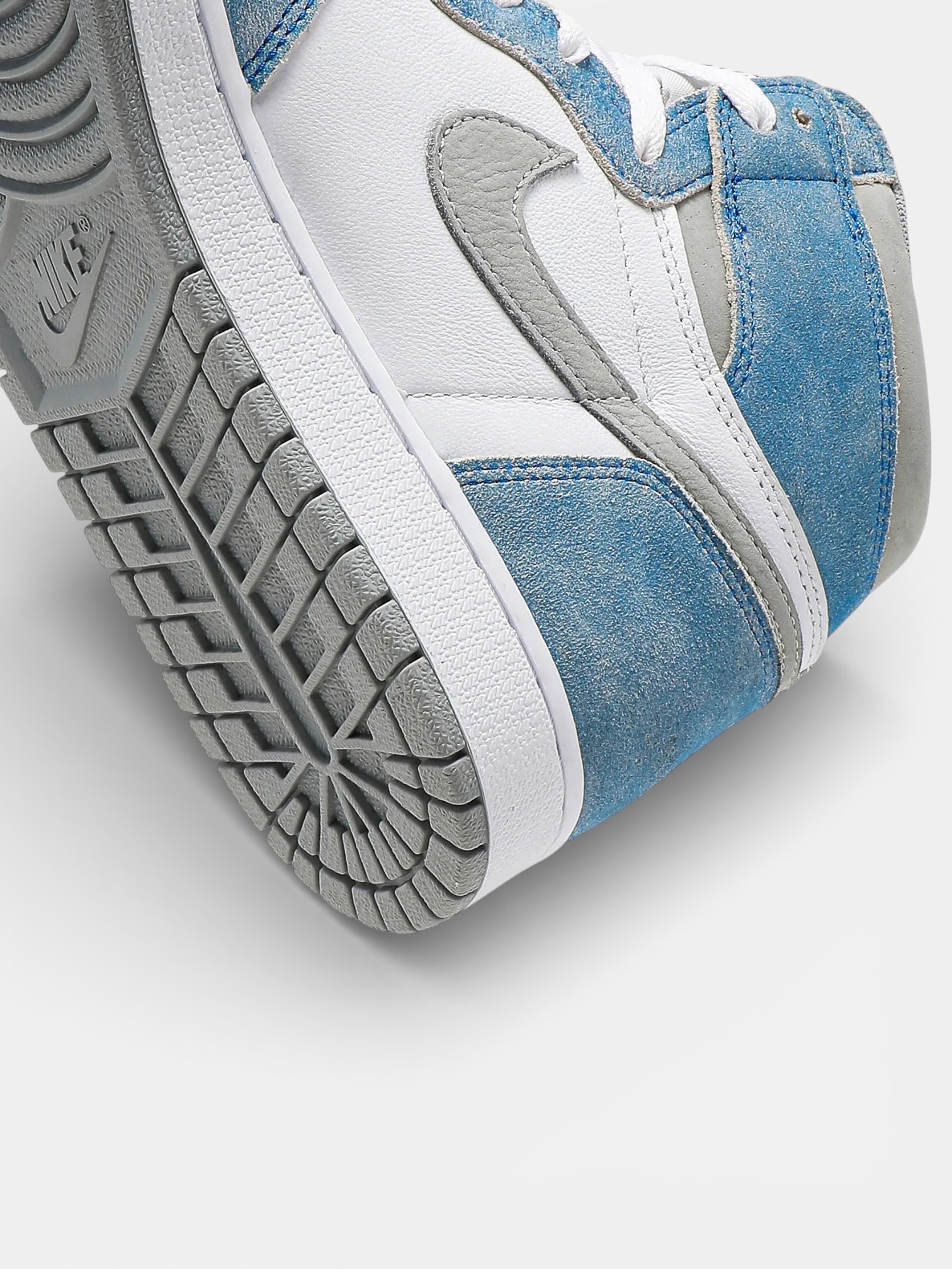 Jordan Jordan 1 Retro High Hyper Royal Smoke Grey – detail view in premium quality with AA+ craftsmanship