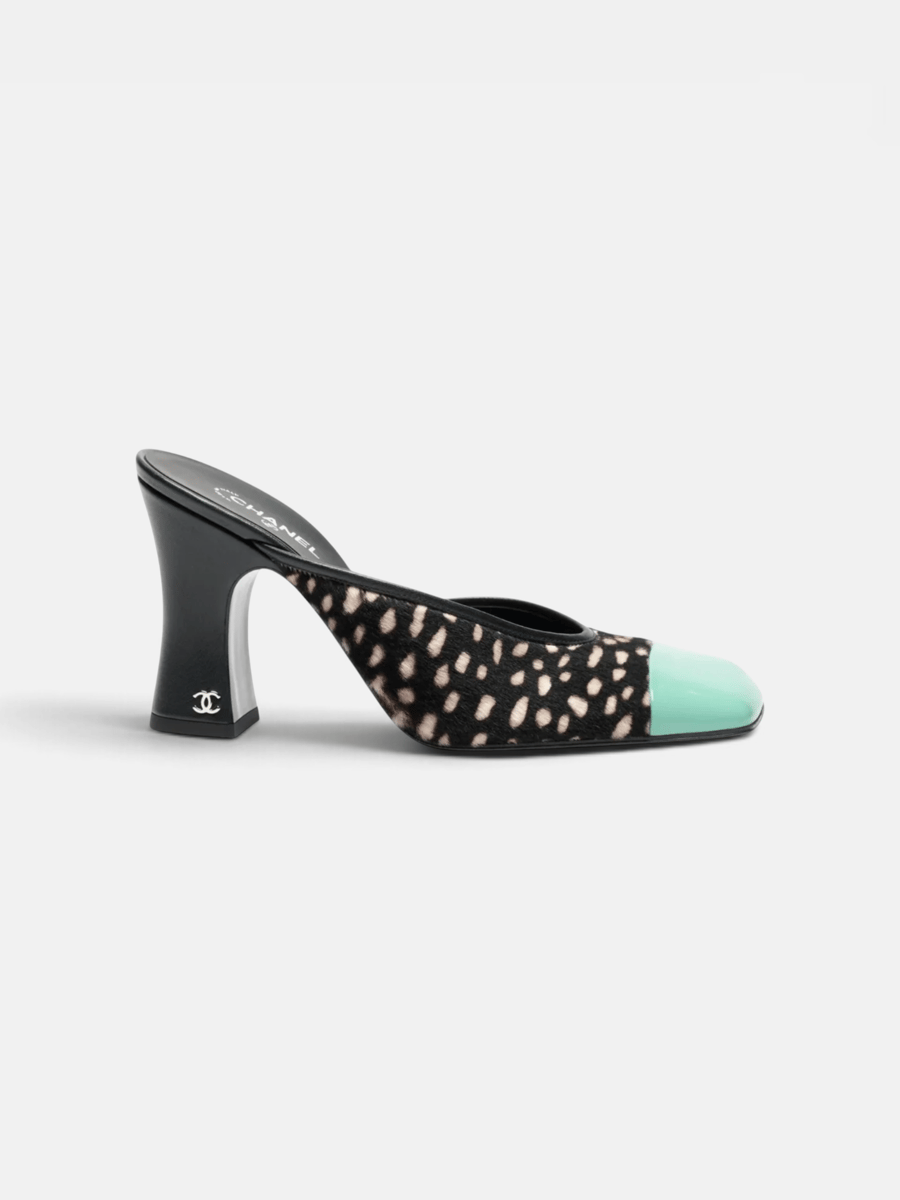 Chanel Mules in Lambskin & Patent Calfskin  in Black