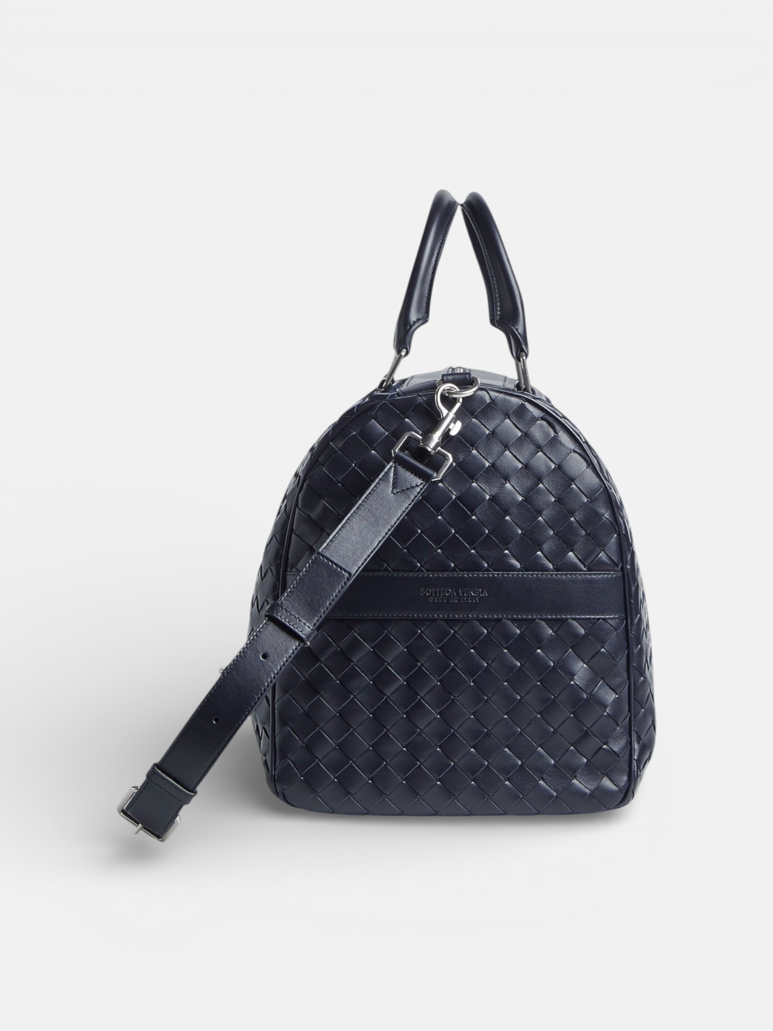Bottega Bottega Veneta Intrecciato Cabin Duffle Navy Blue – close-up detail view in premium quality with AA+ craftsmanship