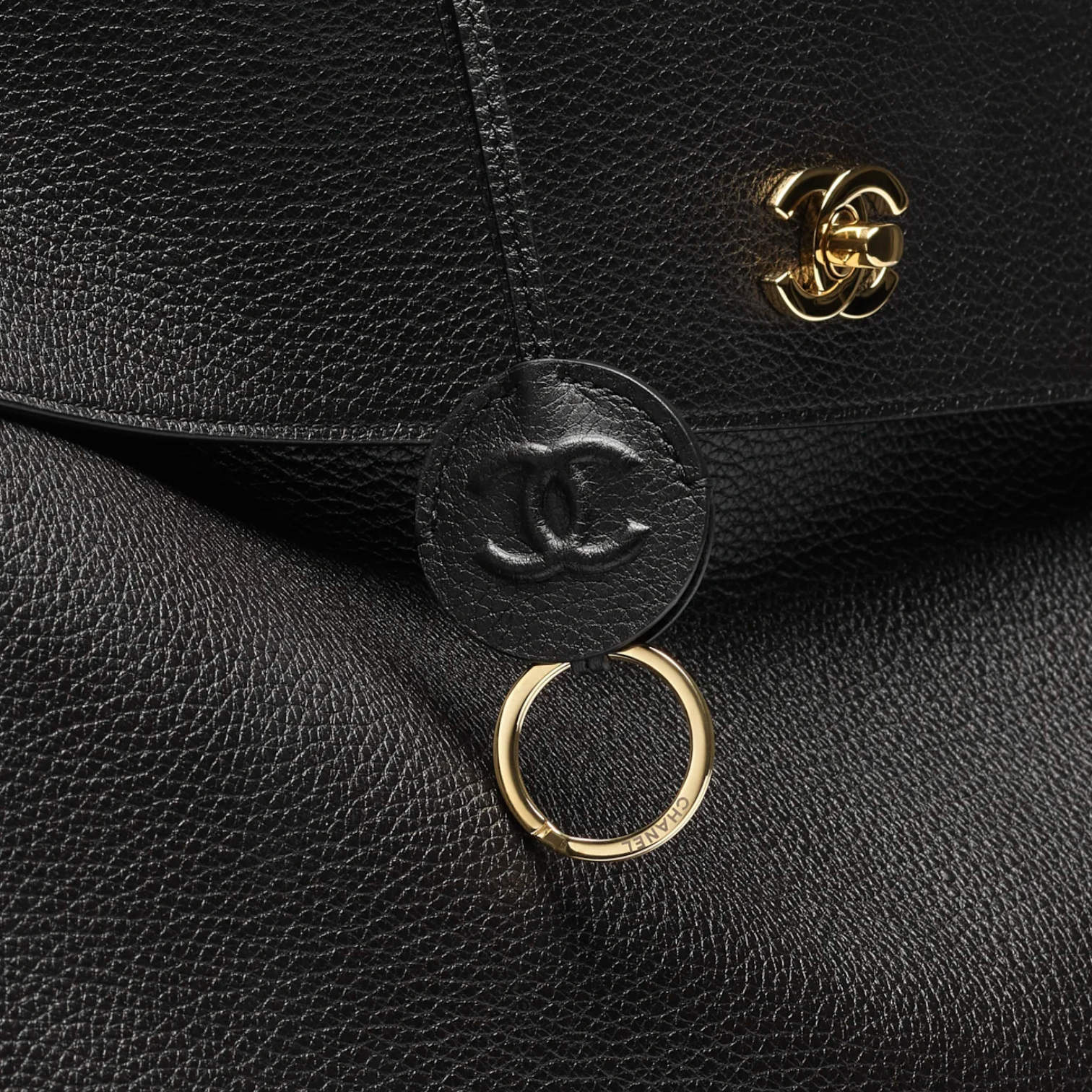 Chanel Chanel Large Tote Grained Calfskin & Gold-Tone Metal Black – detail view in premium quality with AA+ craftsmanship