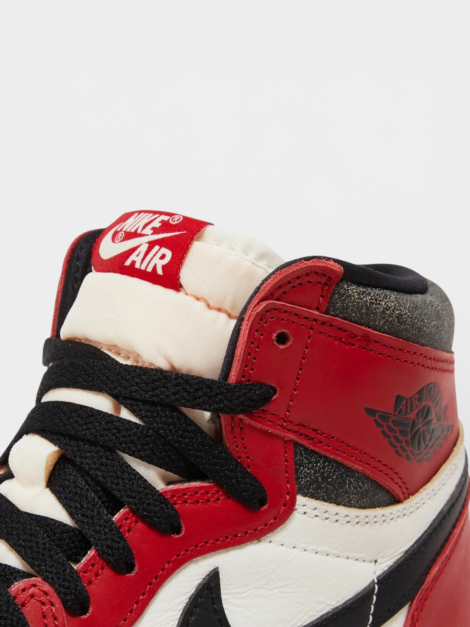 Jordan Jordan 1 Retro High OG Chicago Lost and Found – detail view in premium quality with AA+ craftsmanship