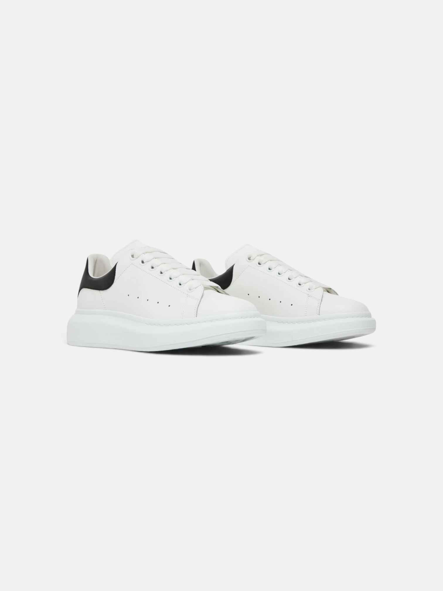 Alexander Alexander McQueen Sneaker White Black Leather – detail view in premium quality with AA+ craftsmanship