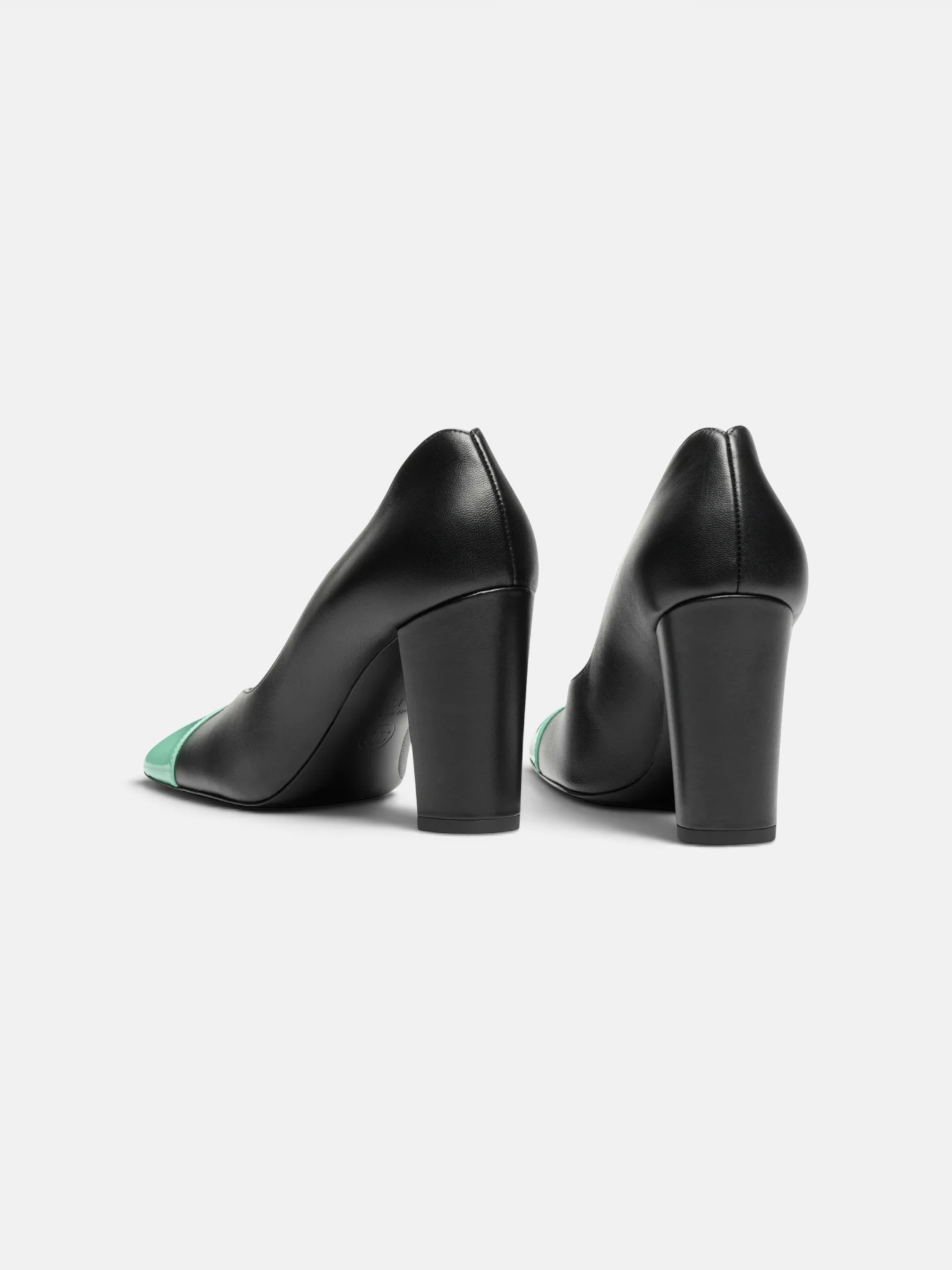 Chanel Chanel  Pumps in Lambskin & Patent Calfskin Black/Green – side profile view in premium quality with AA+ craftsmanship
