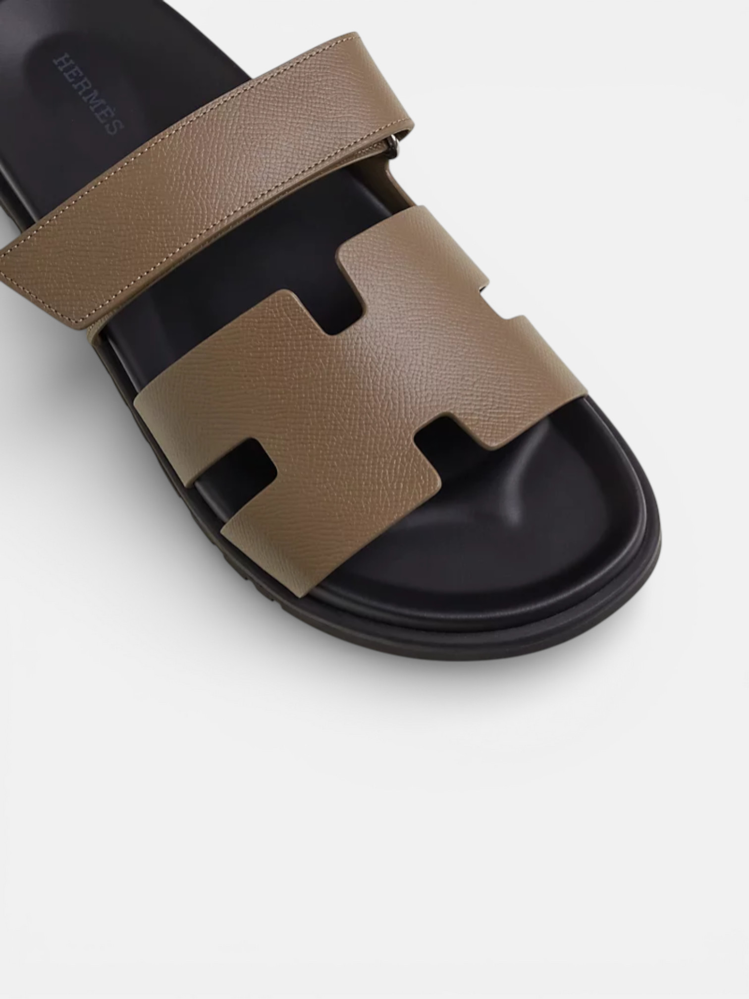 Hermes Hermes Chypre Sandal Etoupe – detail view in premium quality with AA+ craftsmanship