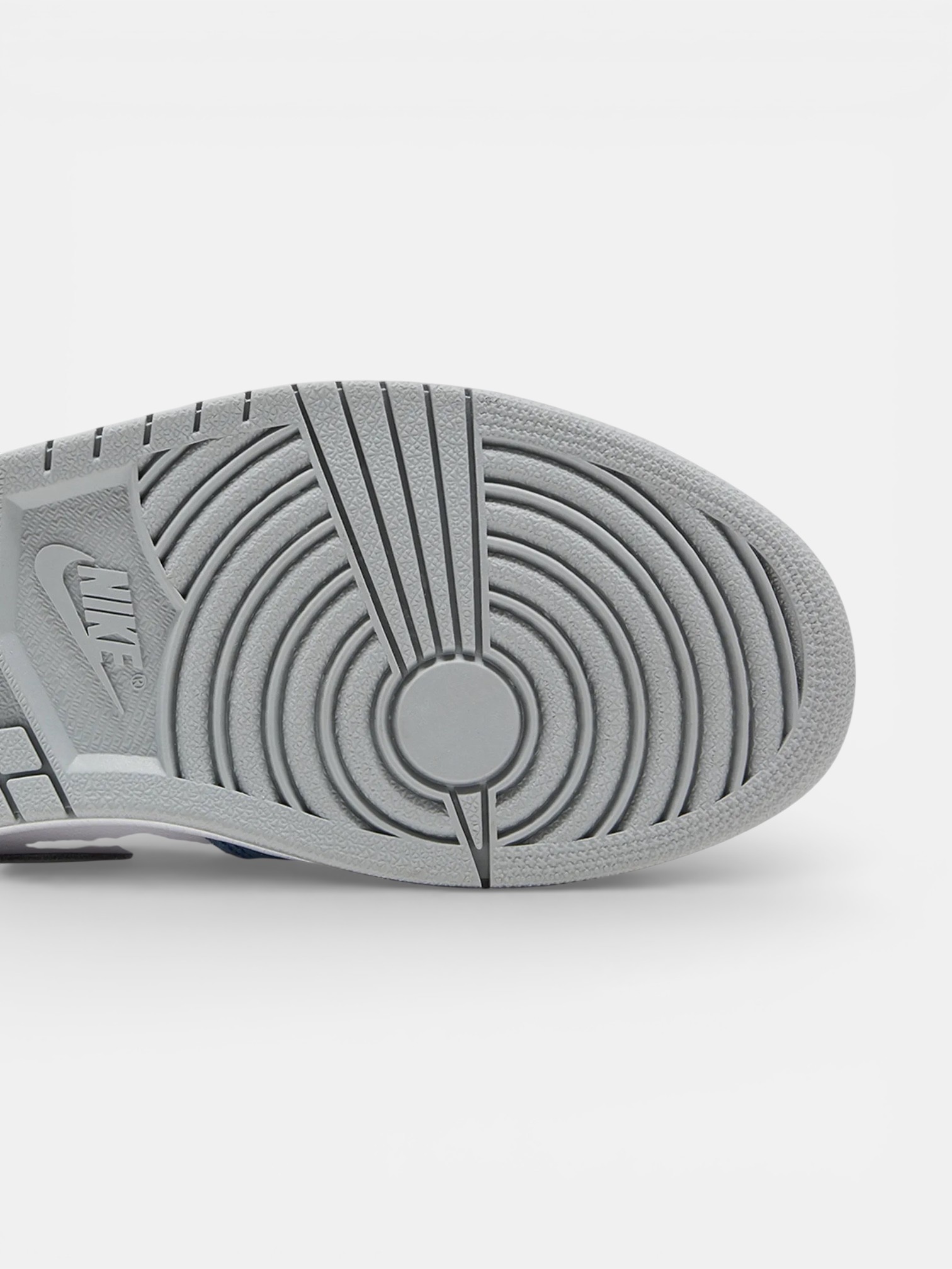 Jordan Jordan 1 Retro High Hyper Royal Smoke Grey – detail view in premium quality with AA+ craftsmanship