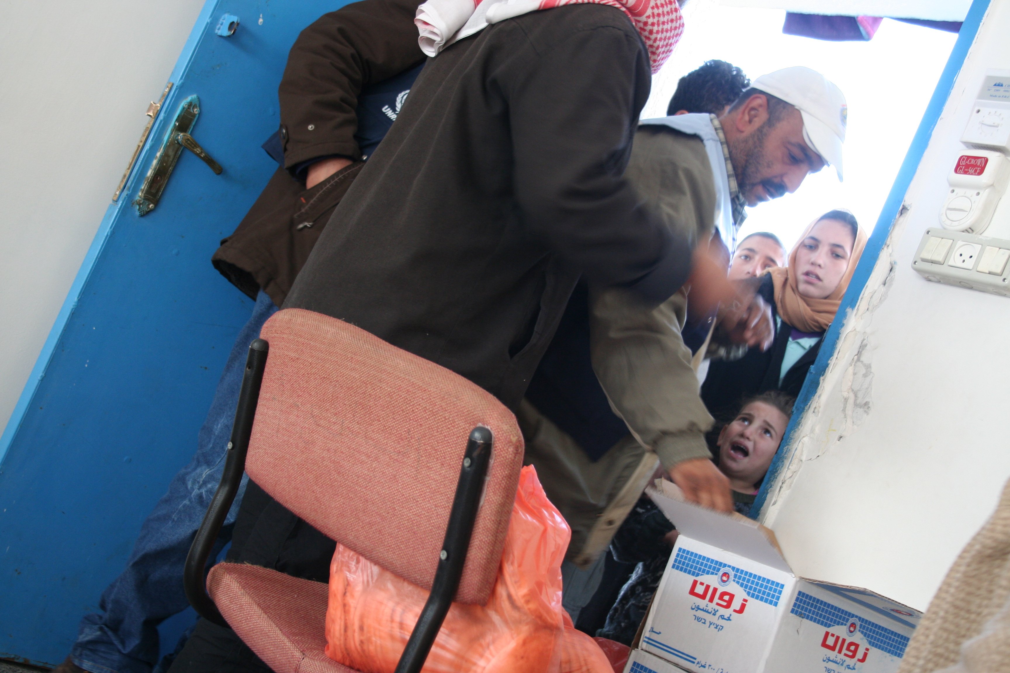 Food distribution at UN Shelter - Flickr - Al Jazeera English