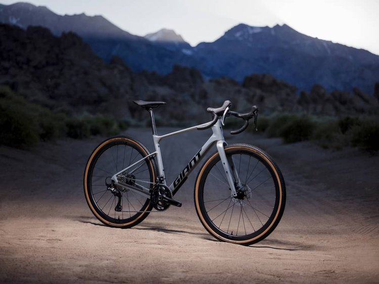 GIANT REVOLT ADVANCED 0 2025 - Review, Test & Price