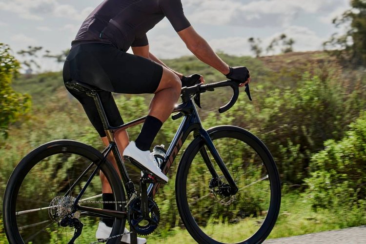 GIANT DEFY ADVANCED PRO 2 DI2 2023 - Review, Test & Price