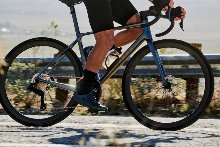 GIANT TCR ADVANCED SL 1 2025 - Review, Weight & Price