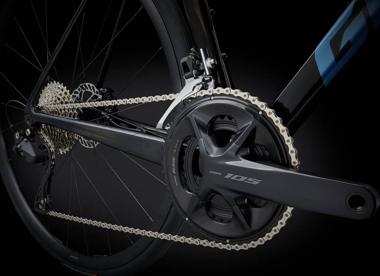 GIANT TCR ADVANCED 2 KOM 2025 - Review, Test & Price