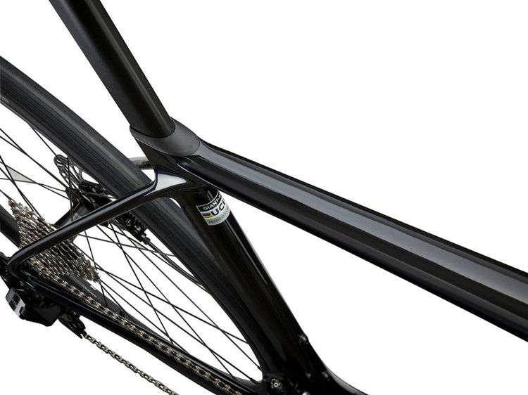 GIANT TCR ADVANCED 2 KOM 2025 - Review, Test & Price