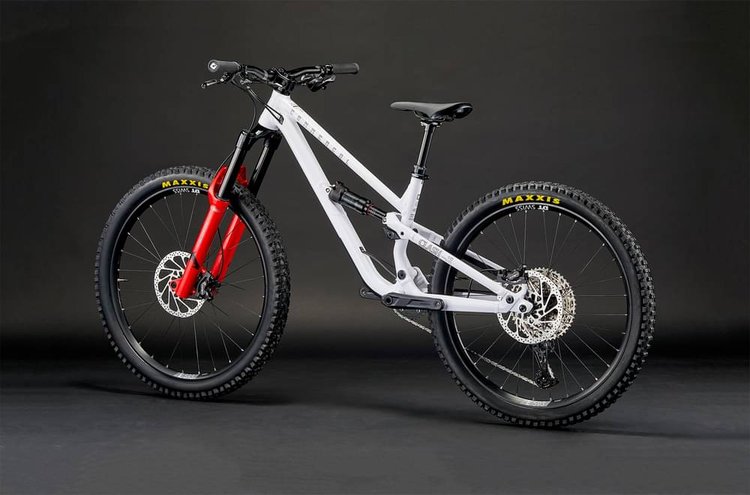 COMMENçAL CLASH 2026 - Specs, Review, Test & Price